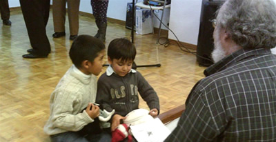 Niños asistentes al Rastrillo Navidad 2009